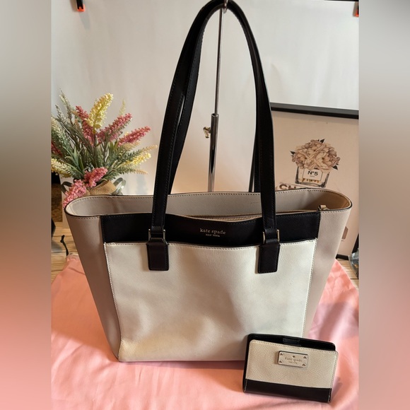 kate spade Handbags - Kate Spade 3 piece bundle